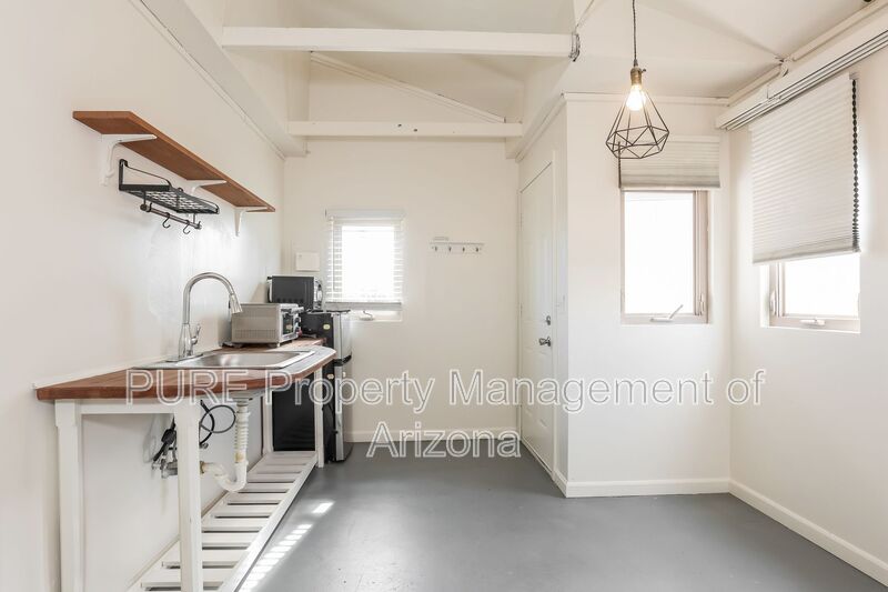 Phoenix Condo: 2925 N 15th Dr