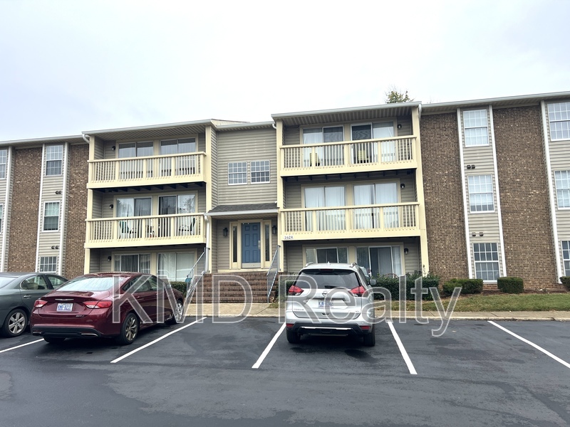 Charlotte Condo: 1624 Arlyn Circle #H