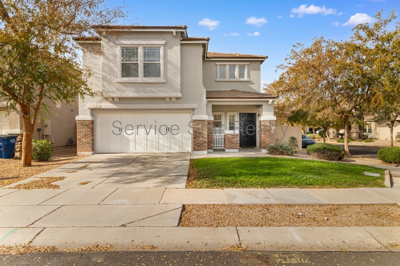 Gilbert House: 1482 S Longspur Ln