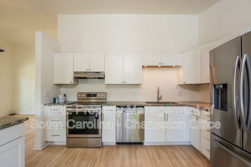Summerville House: 312 MacGregor Dr