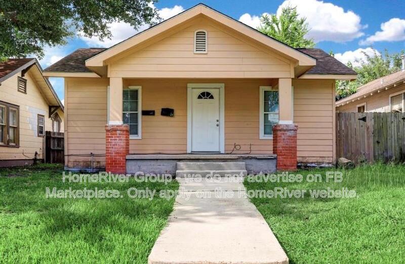 Baytown House: 3303 Illinois St
