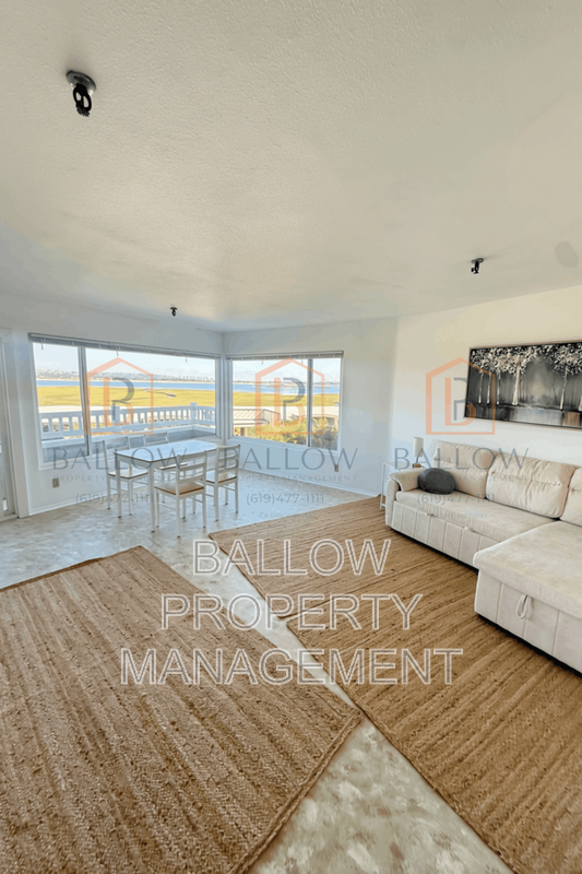San Diego House: 3991 Crown Point Dr