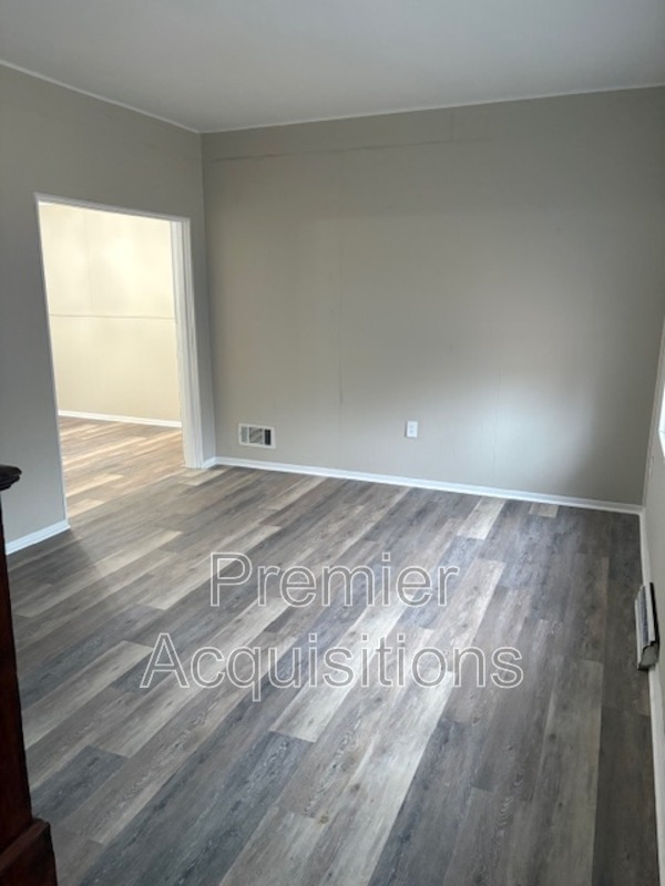 Alton House: 1033 Wilkinson Avenue