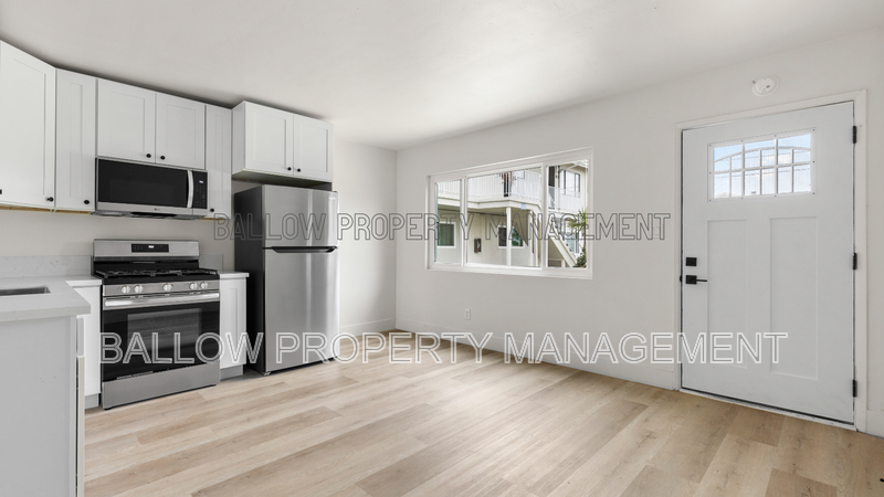 National City House: 112 Laurel Ave