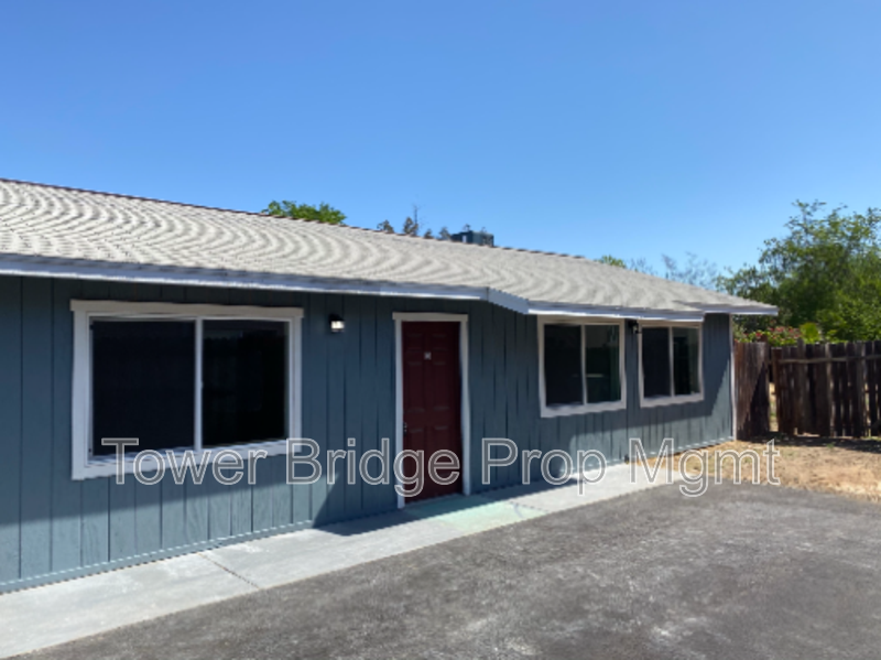 Sacramento House: 2740 Crosby Way