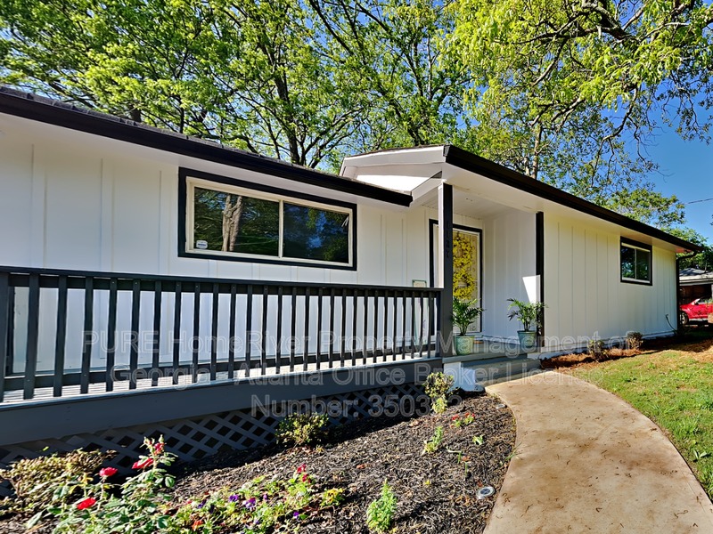 Atlanta House: 1127 Valley View Rd SE