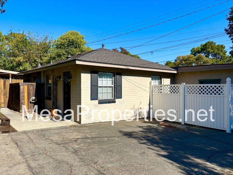 Claremont House: 1480 N. Mills Ave