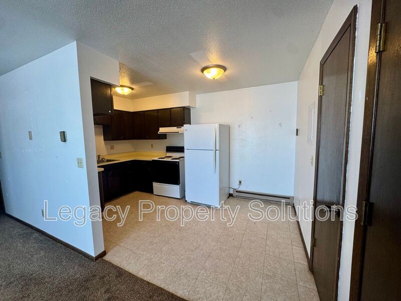 Underwood House: 206 1st St