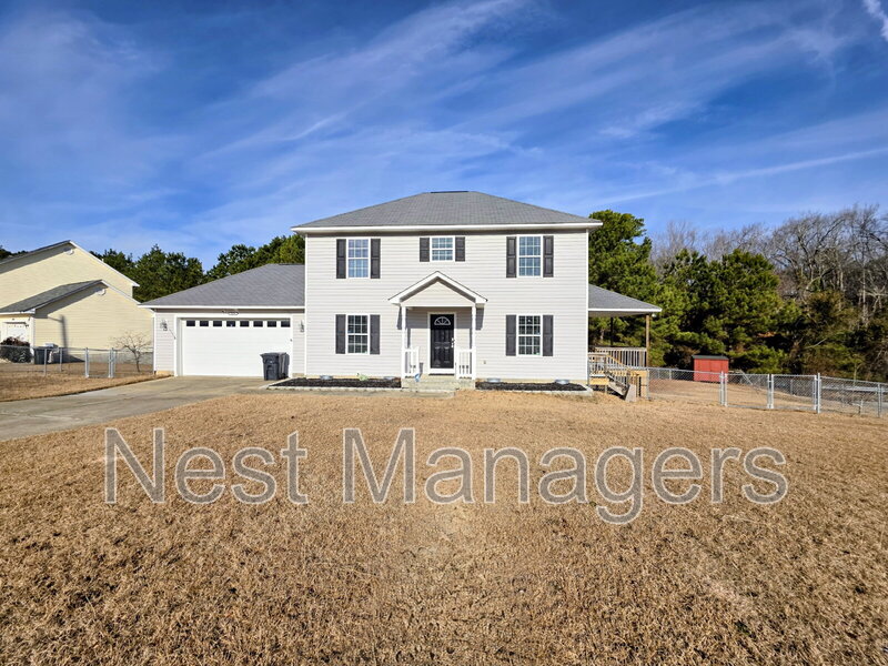 Hope Mills House: 2604 Daniel Boone Lane