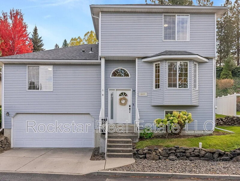 Spokane House: 607 W Persimmon Ln