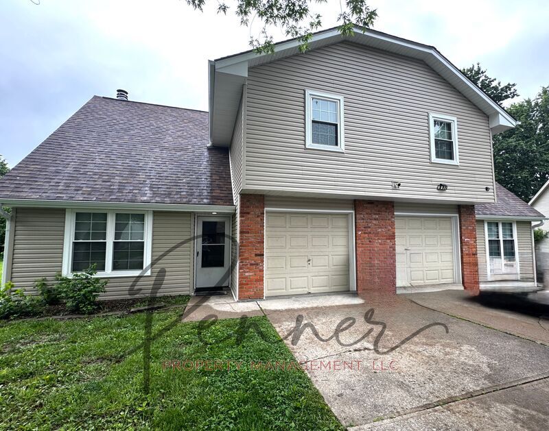 Blue Springs House: 809 NW 36th St Terr