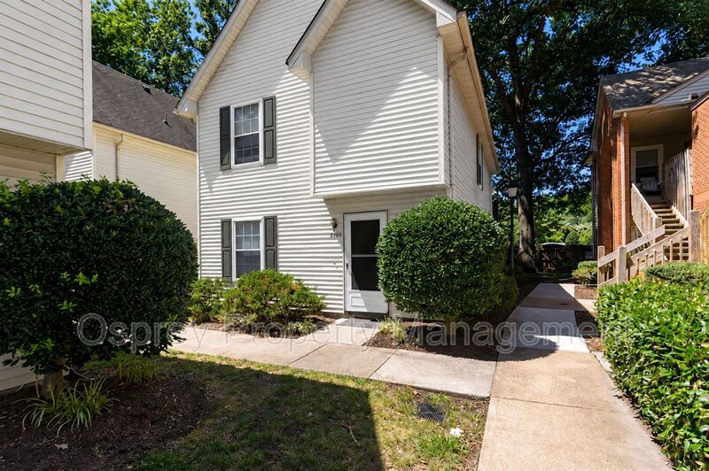 Spacious 3-Bedroom Corner-Unit Townhome with Private Patio in VB! - Photo 1