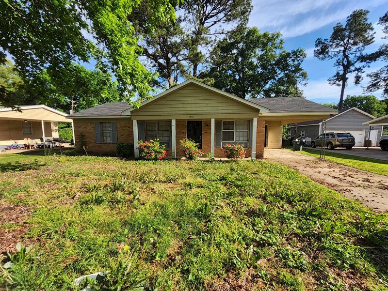 Memphis House: 1502 Mary Jane Ave