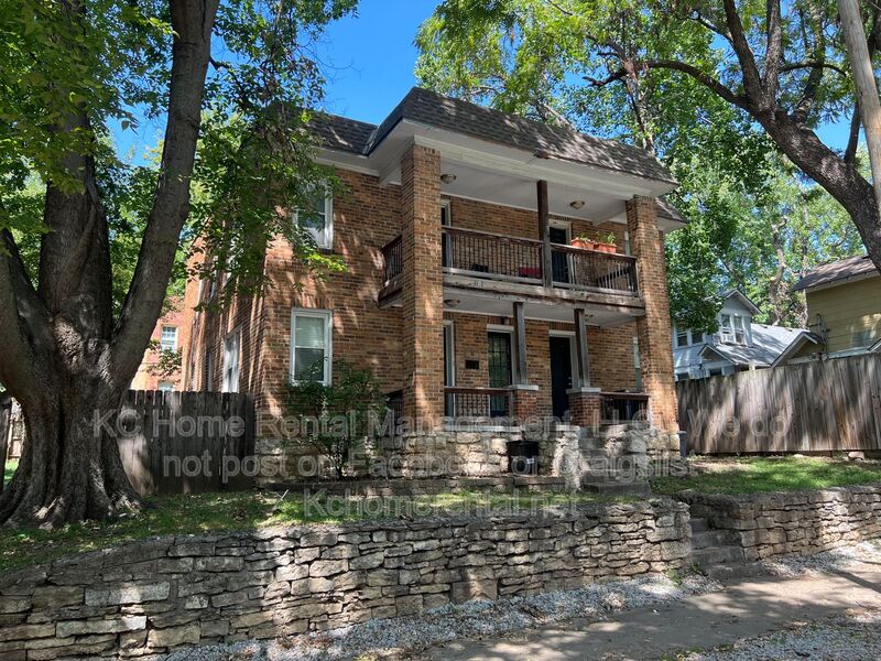 Kansas City House: 1110 W 41st Terr