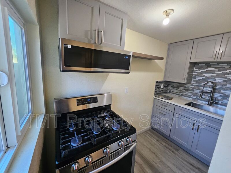 Stockton House: 1647 E. 6th St