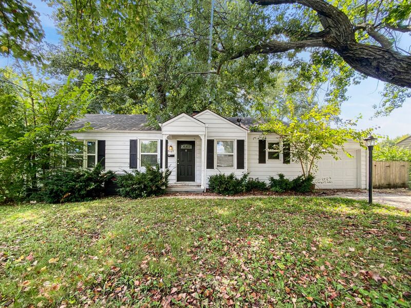 Raytown House: 9609 E 68th St