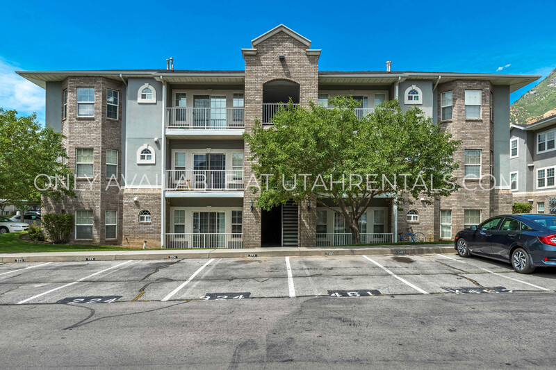 Provo House: 392 N Seven Peaks Blvd