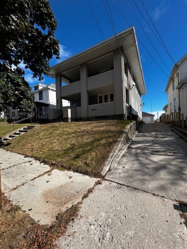 Manitowoc Condo: 417 North 5th Street - Upper A