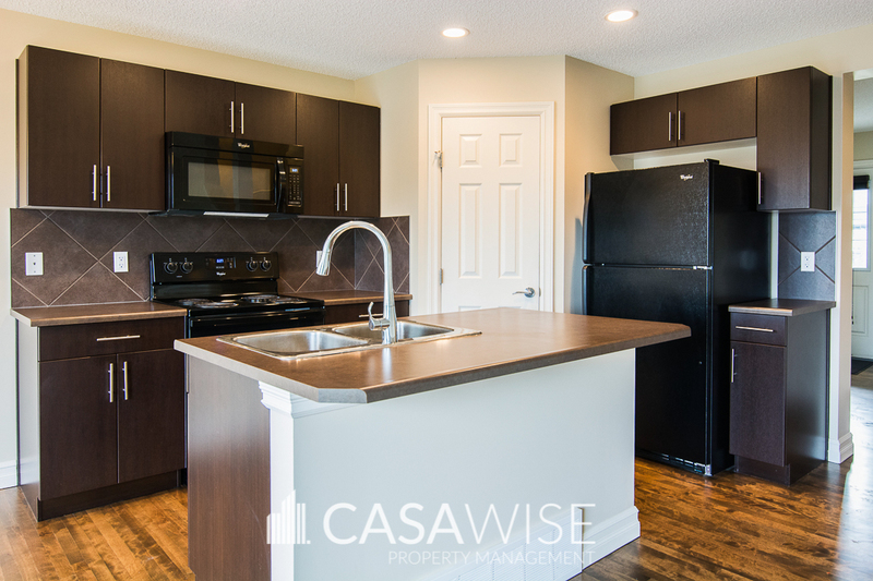 Edmonton House: 6833 Cardinal Link Southwest