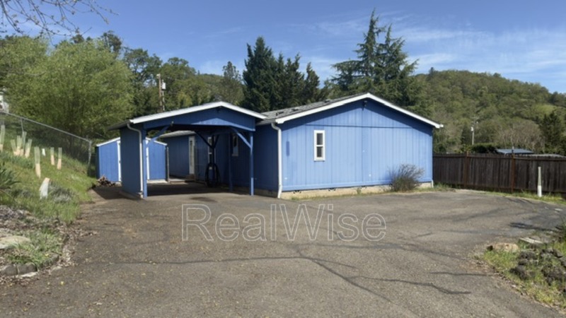 Roseburg House: 2032 NE Klamath Ave
