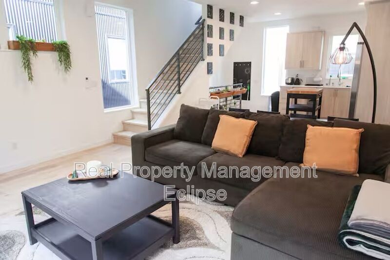 Seattle Condo: 8819 Midvale Ave N