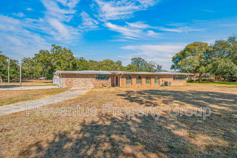 Pensacola House: 8 Manor Drive