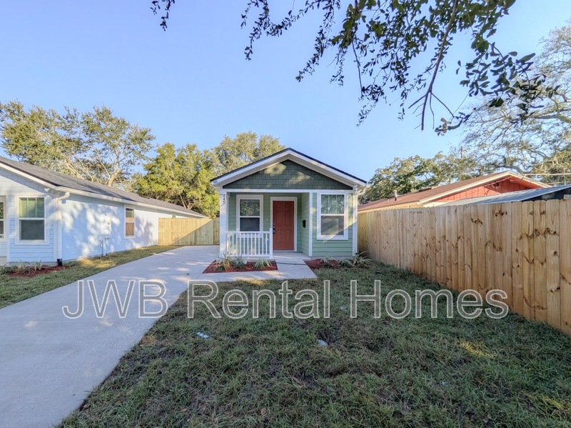 Jacksonville House: 445 Phelps St