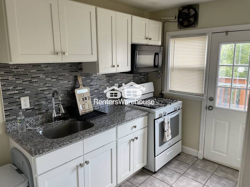 Dundalk House: 452 Trappe Rd