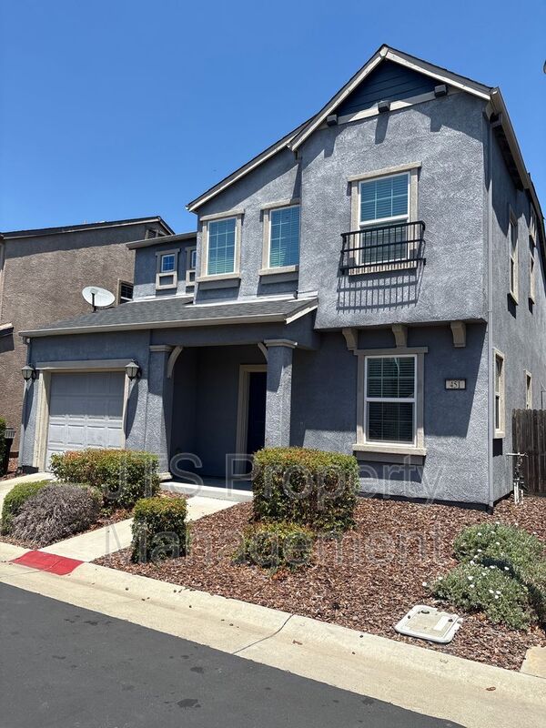 Sacramento House: 451 Ashwick Loop