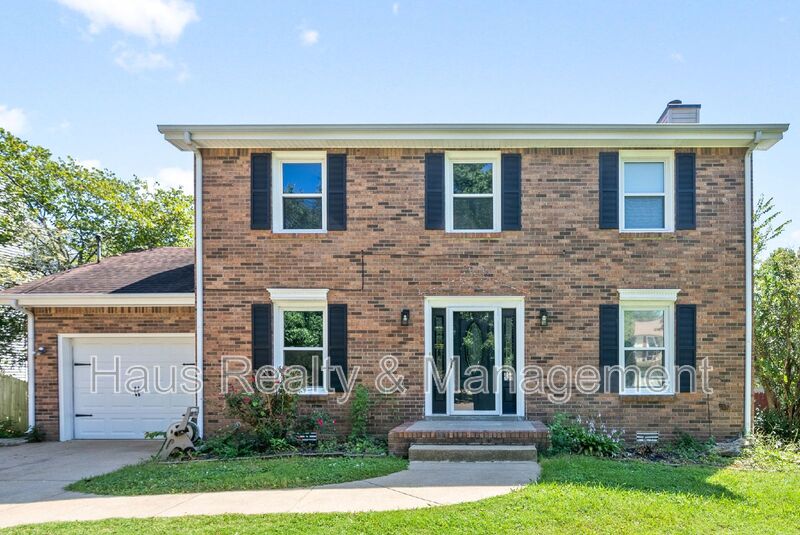 Clarksville House: 830 Iris Lane