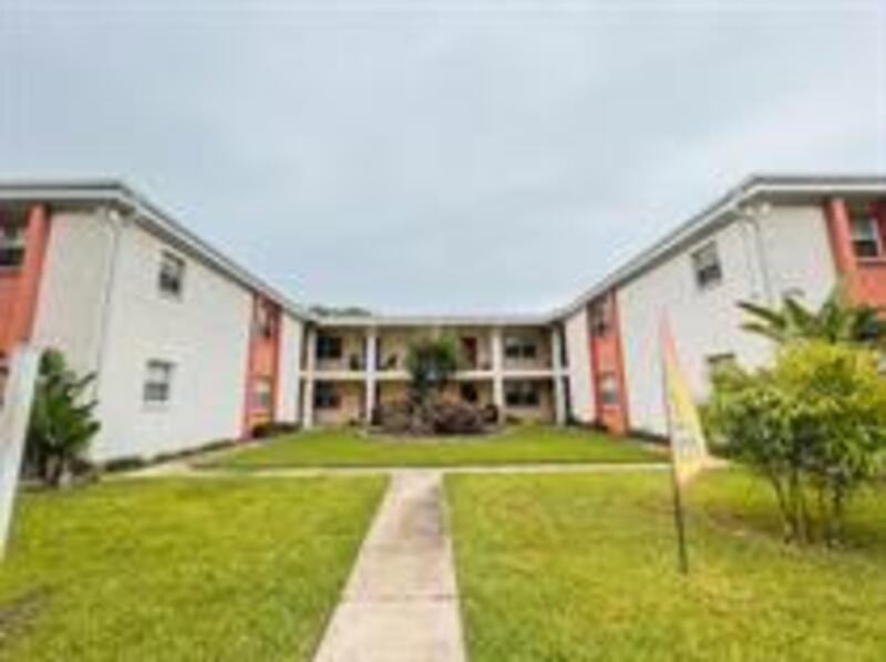 St. Petersburg Condo: 4725 39th Avenue North - 211