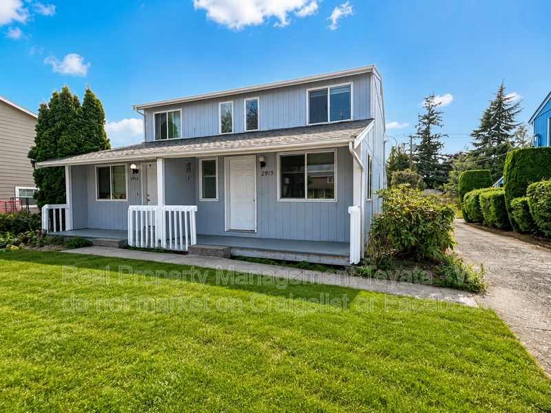 Bellingham House: 2915 Moore St