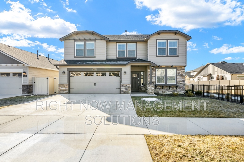 Eagle House: 2631 East Red Garnet Street