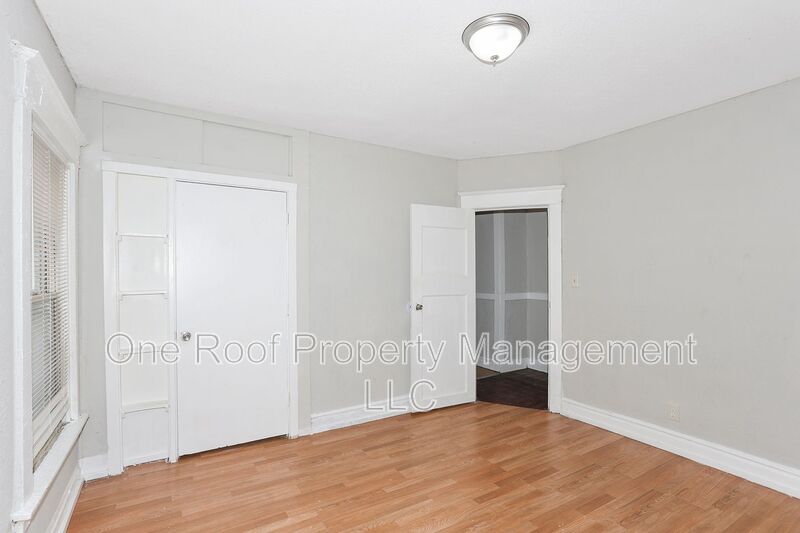 Kansas City House: 3228-3230 E 8th St.