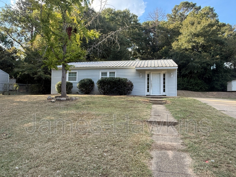 Montgomery House: 3521 Dundale Road, Montgomery AL, 36109