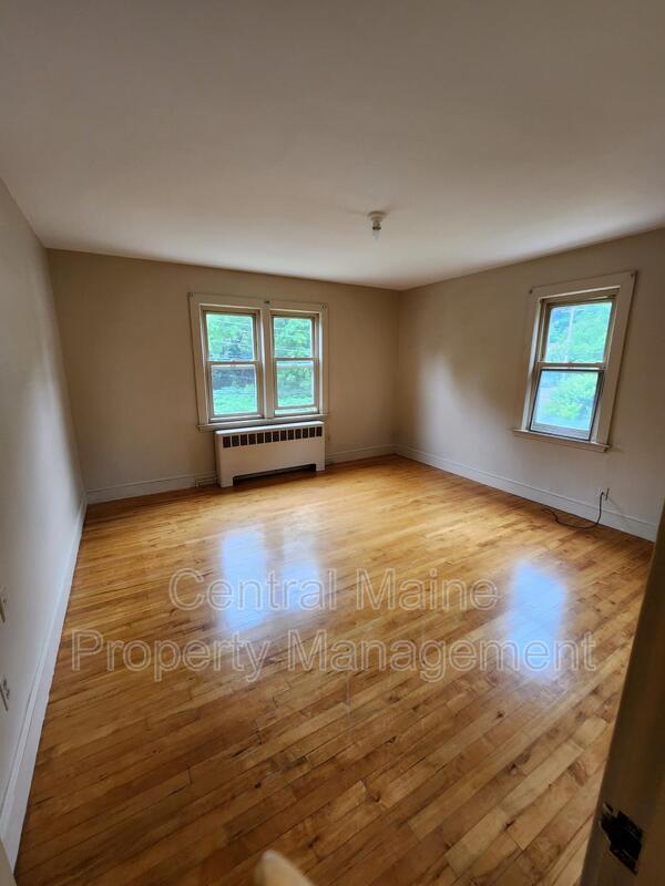 Lewistion Condo: 156 Cottage St. 2nd fl. L