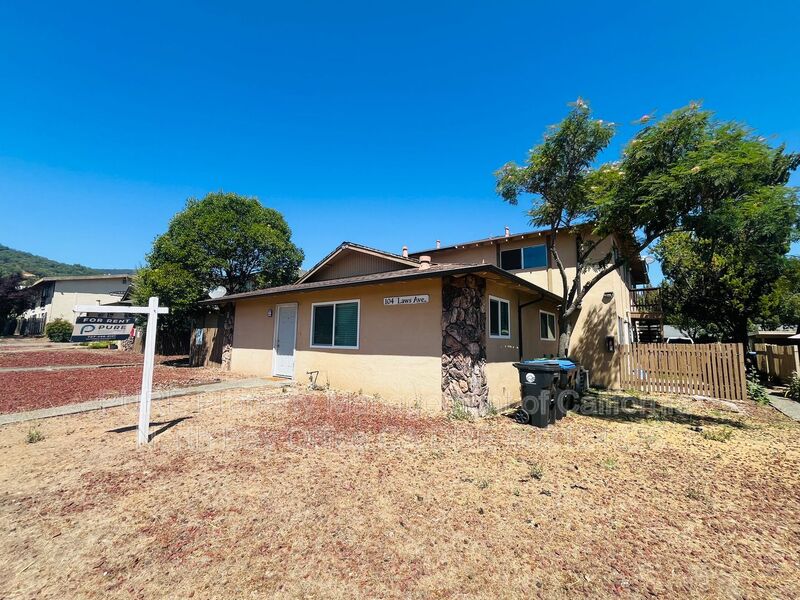 Ukiah Condo: 104 Laws Ave