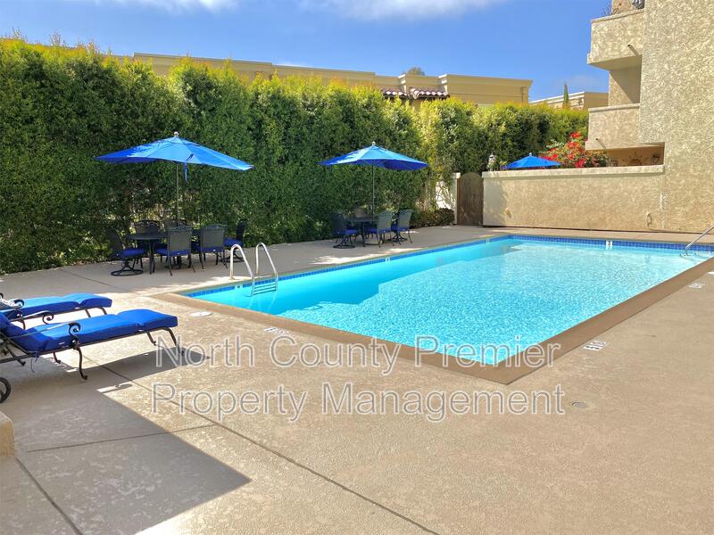 La Jolla Condo: 2420 Torrey Pines Road #B202