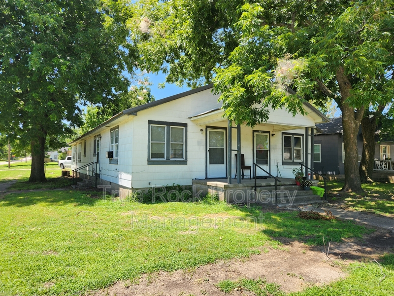 Ada House: 401 W 13th