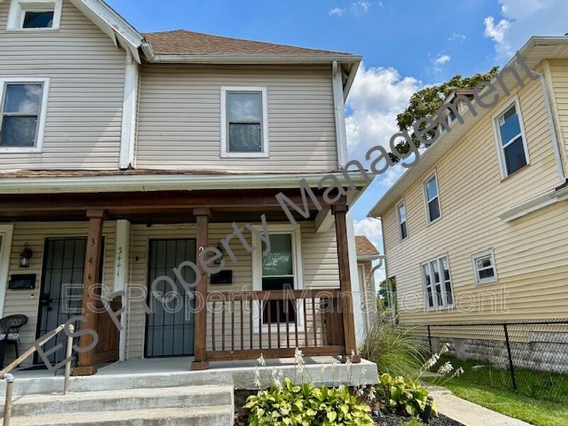 Newly renovated 3 bedroom 2 full bath home just north of Downtown Indy! - Photo 2