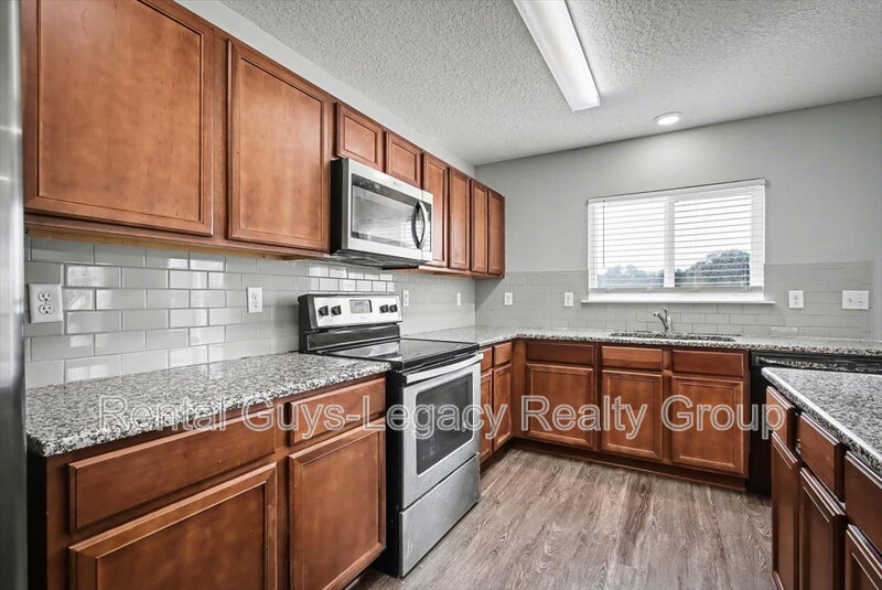 Jacksonville House: 5054 Oak Bend Avenue