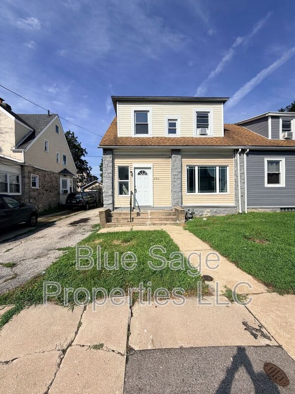 Yeadon Townhome: 900-902 Church Lane