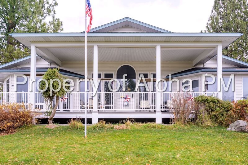 Cascade House: 108 Lakeshore Dr