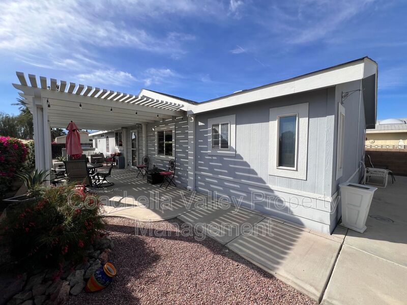 Indio House: 81641 Ave 48 Spc 49