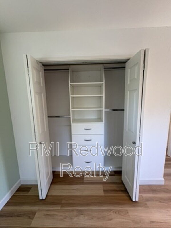 Menlo Park House: 855 15th Ave