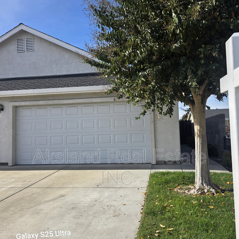 Manteca House: 421 Walnut Ave