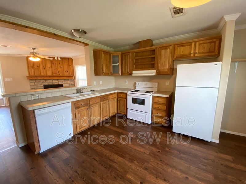 Ozark Condo: 501 W. Warren