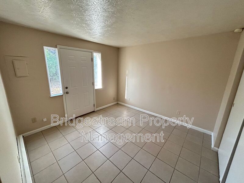 Dayton House: 1901 Hazel Ave