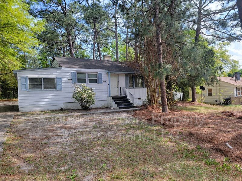 Augusta House: 2826 Thomas Ln