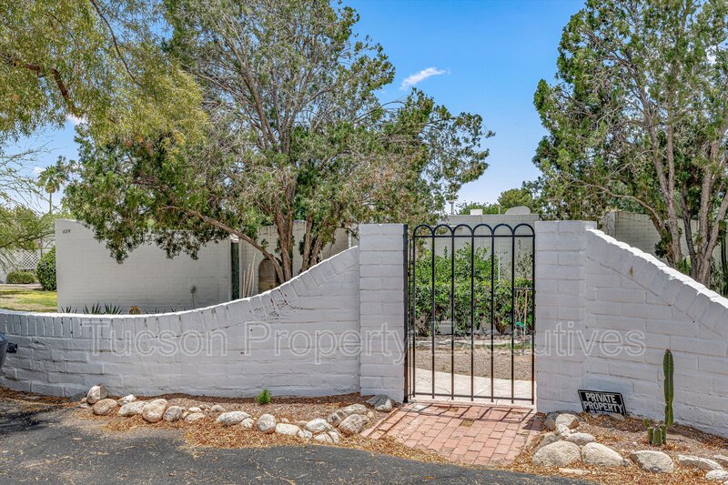 Tucson House: 629 West Las Lomitas Road